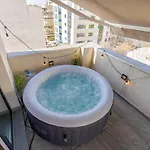 Downtown Loft With Jacuzzi&terrace Apartment Bukarest