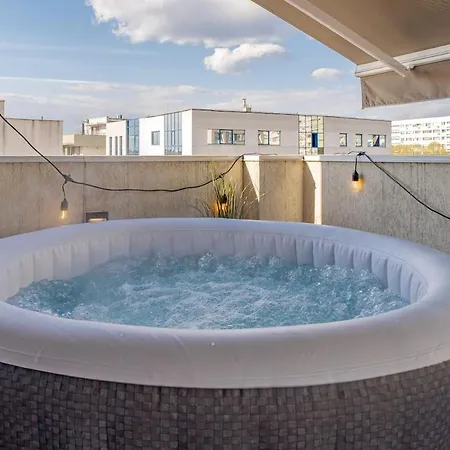 Downtown Loft With Jacuzzi&terrace アパート ブカレスト