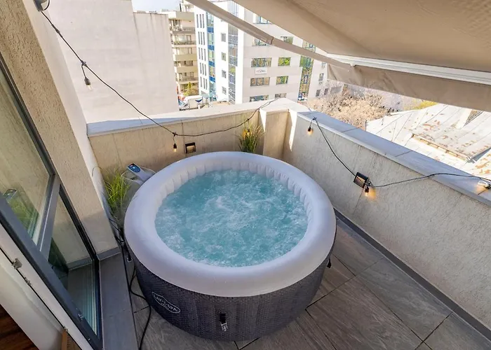 Downtown Loft With Jacuzzi&terrace Апартаменти Бухарест