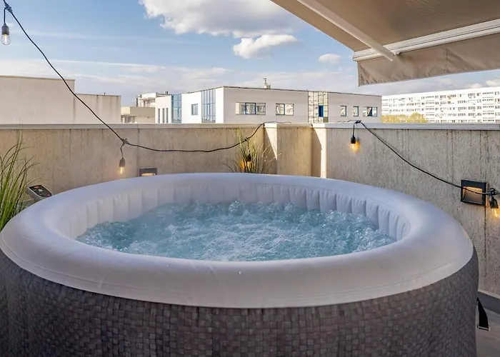 Downtown Loft With Jacuzzi&terrace Апартаменти Бухарест